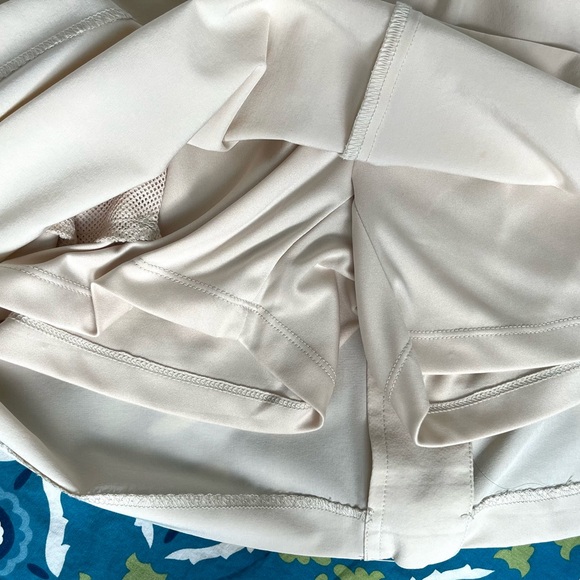 NEW Izod GOLF Swing Flex Size 6 SKORT Skirt CREAM - Picture 3 of 7